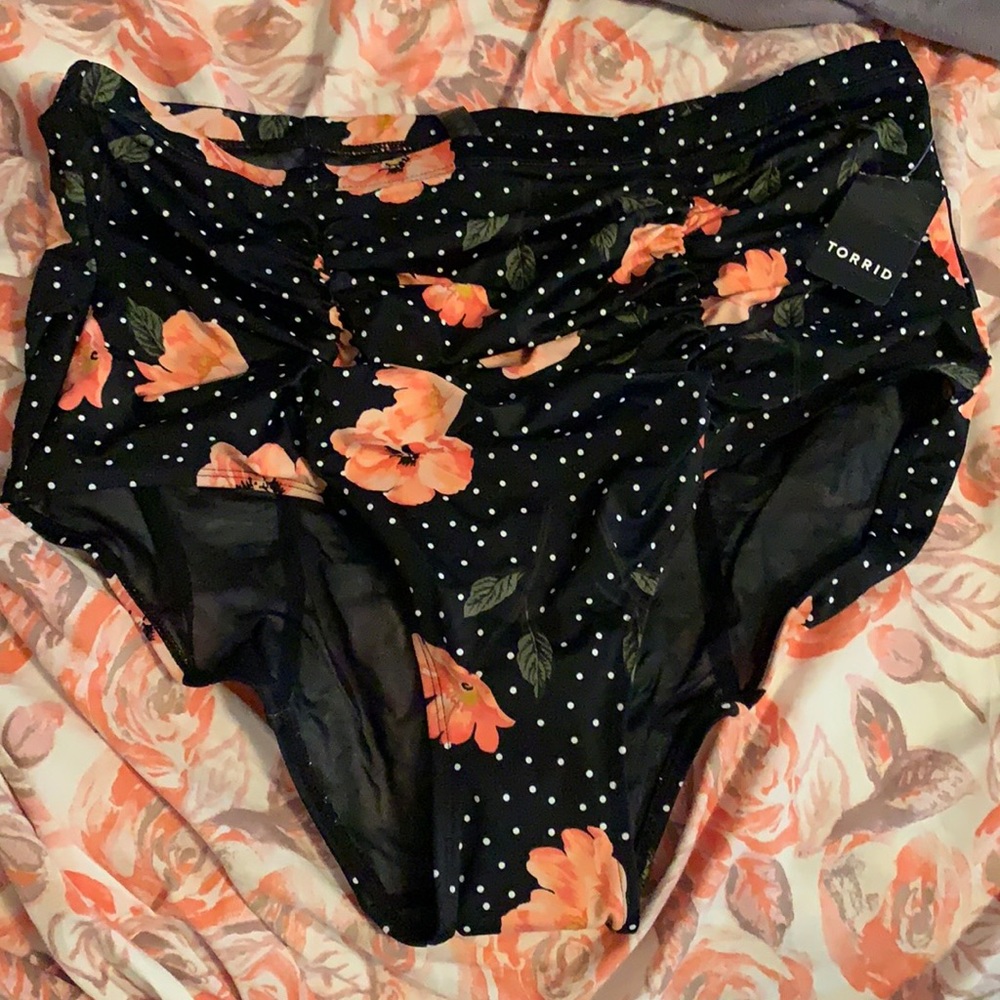 NWT Torrid Floral Dot Ruched Swim Bottom Black 2X